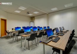 Školící místnost pro kurz online marketingu 